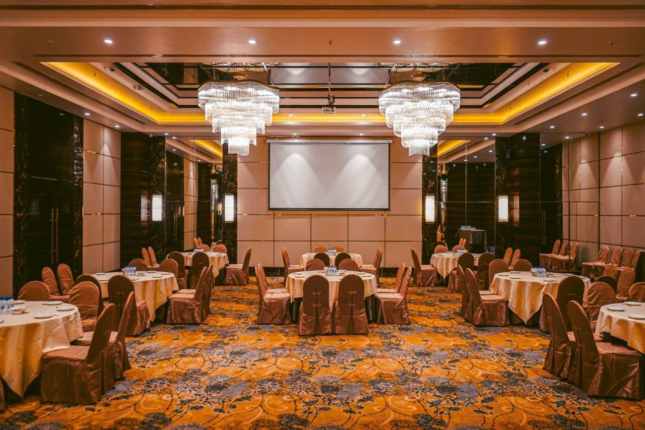 Hotel Avinash International Jagdalpur Exteriör bild