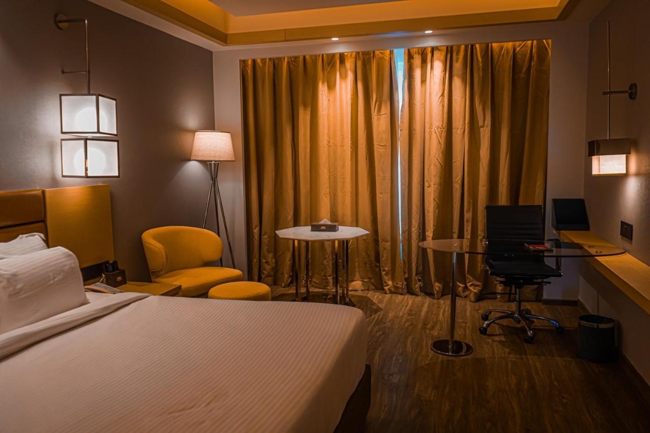 Hotel Avinash International Jagdalpur Exteriör bild