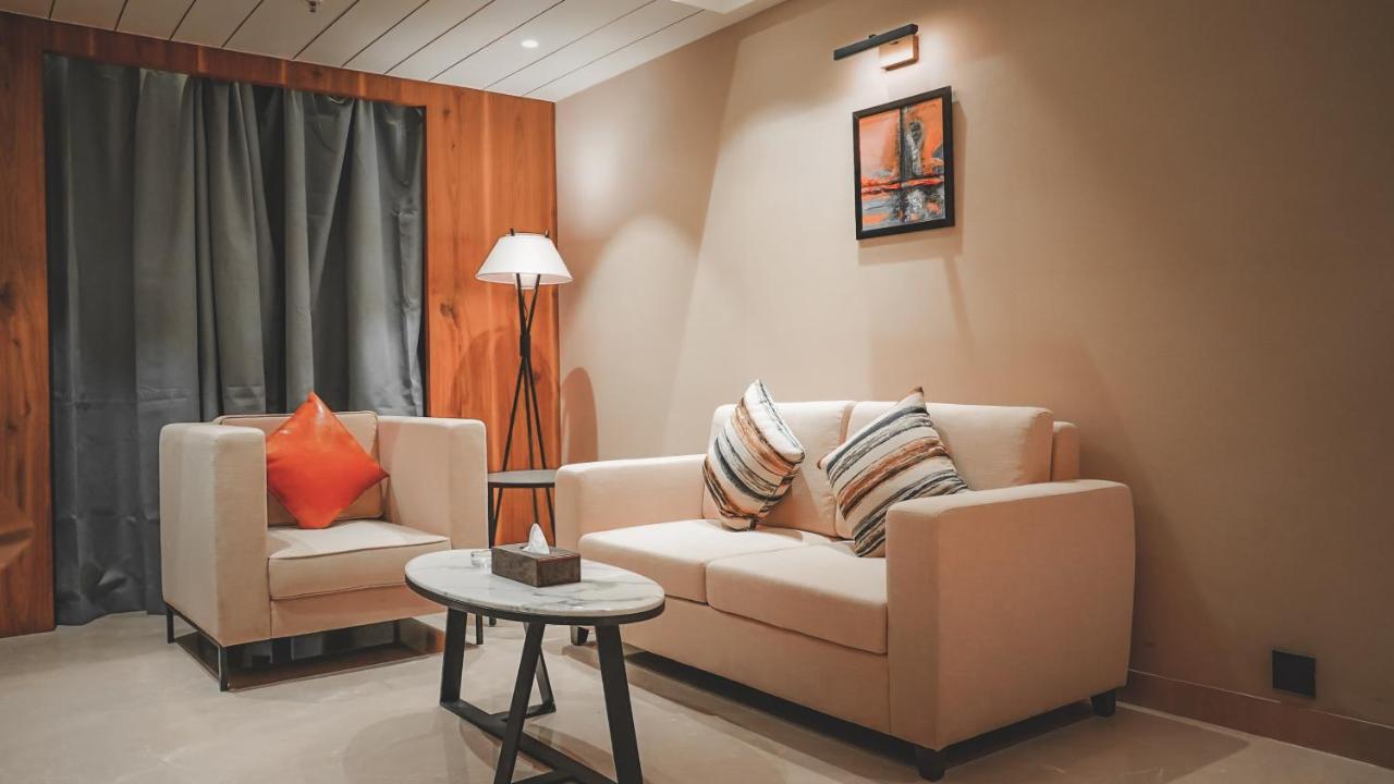 Hotel Avinash International Jagdalpur Exteriör bild