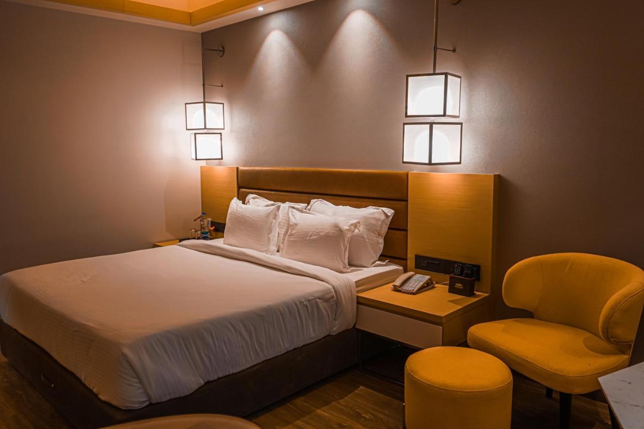 Hotel Avinash International Jagdalpur Exteriör bild