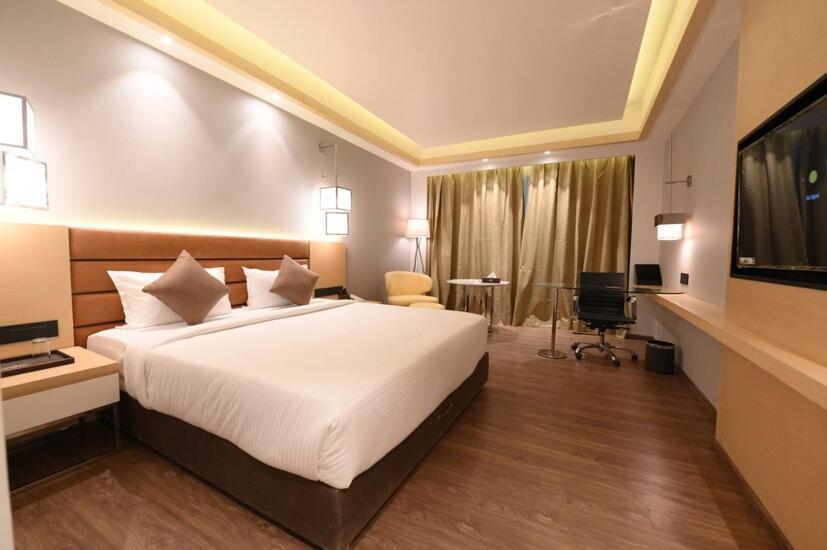 Hotel Avinash International Jagdalpur Exteriör bild